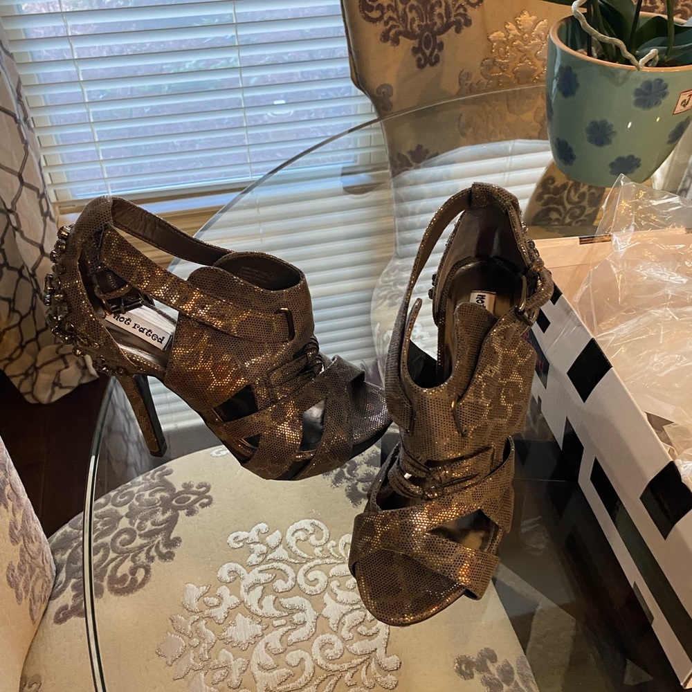 Strapy and blingy sandals-New in the box without receipt